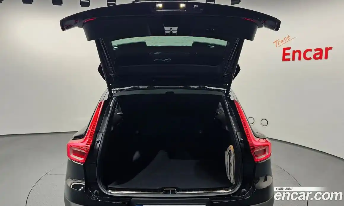 Volvo XC40 2024 2.0 Автомат в Москве № 325996, фото 20