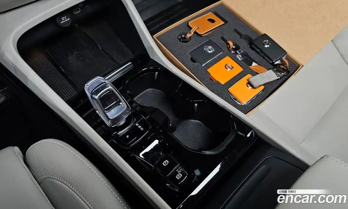 Volvo XC40 2024 2.0 Автомат в Москве № 325996, фото 9