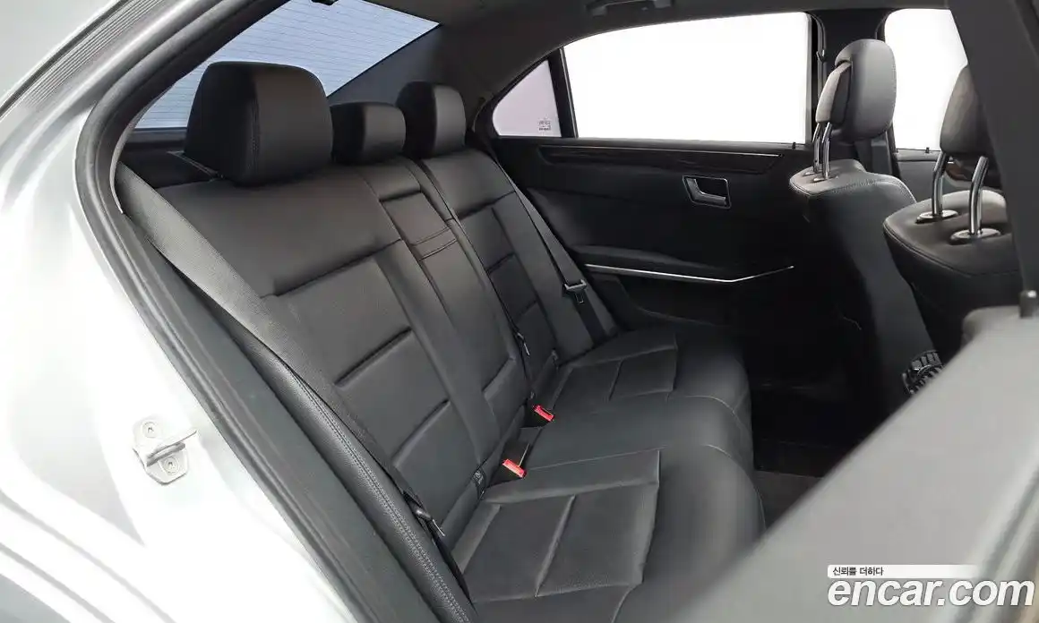 Mercedes-Benz E-Class 2013 1.8 Автомат в Москве № 343008, фото 14