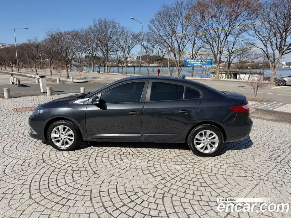 Renault SM3 2015 1.6 Автомат в Москве № 399361, фото 8