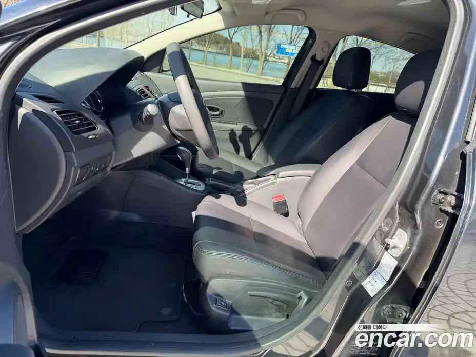 Renault SM3 2015 1.6 Автомат в Москве № 399361, фото 9