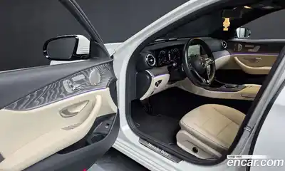 Mercedes-Benz E-Class 2022 2.0 Автомат в Москве № 494412, миниатюра 10