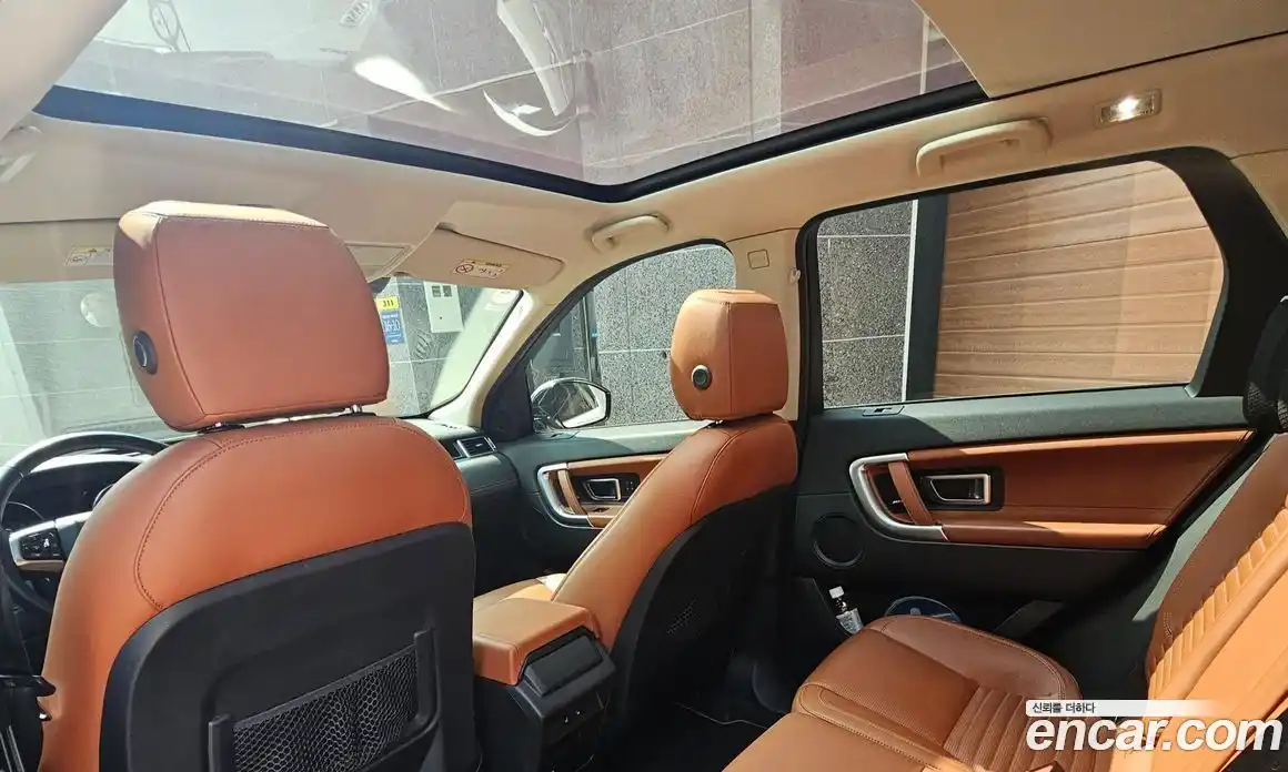 Land Rover Discovery Sport 2017 2.0 Автомат в Москве № 498748, фото 16