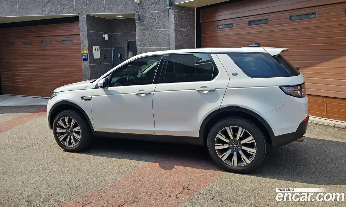 Land Rover Discovery Sport 2017 2.0 Автомат в Москве № 498748, фото 7