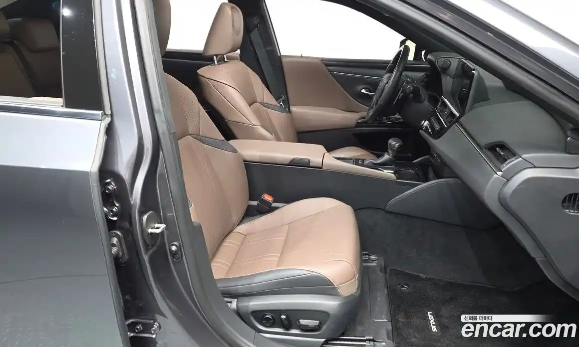 Lexus ES 2023 2.5 Автомат в Москве № 499625, фото 9