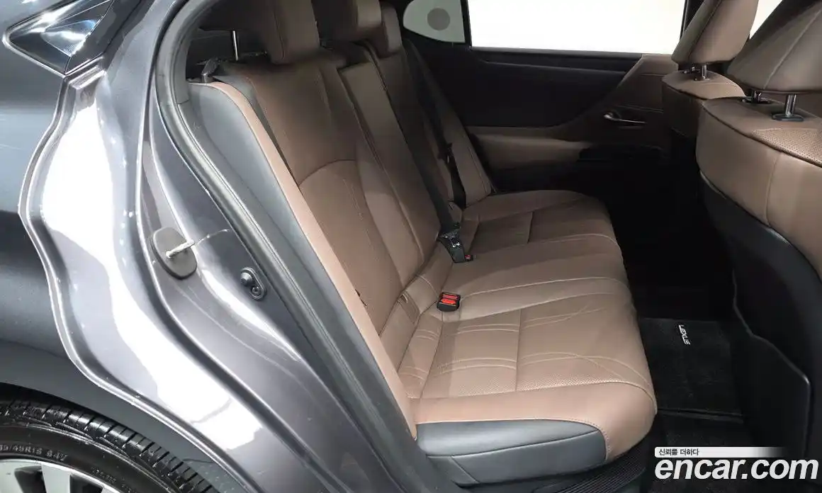 Lexus ES 2023 2.5 Автомат в Москве № 499625, фото 10