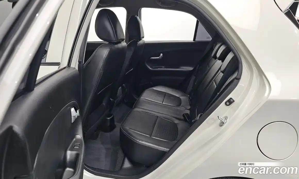 Kia Morning 2016 1.0 Автомат в Москве № 520033, фото 11