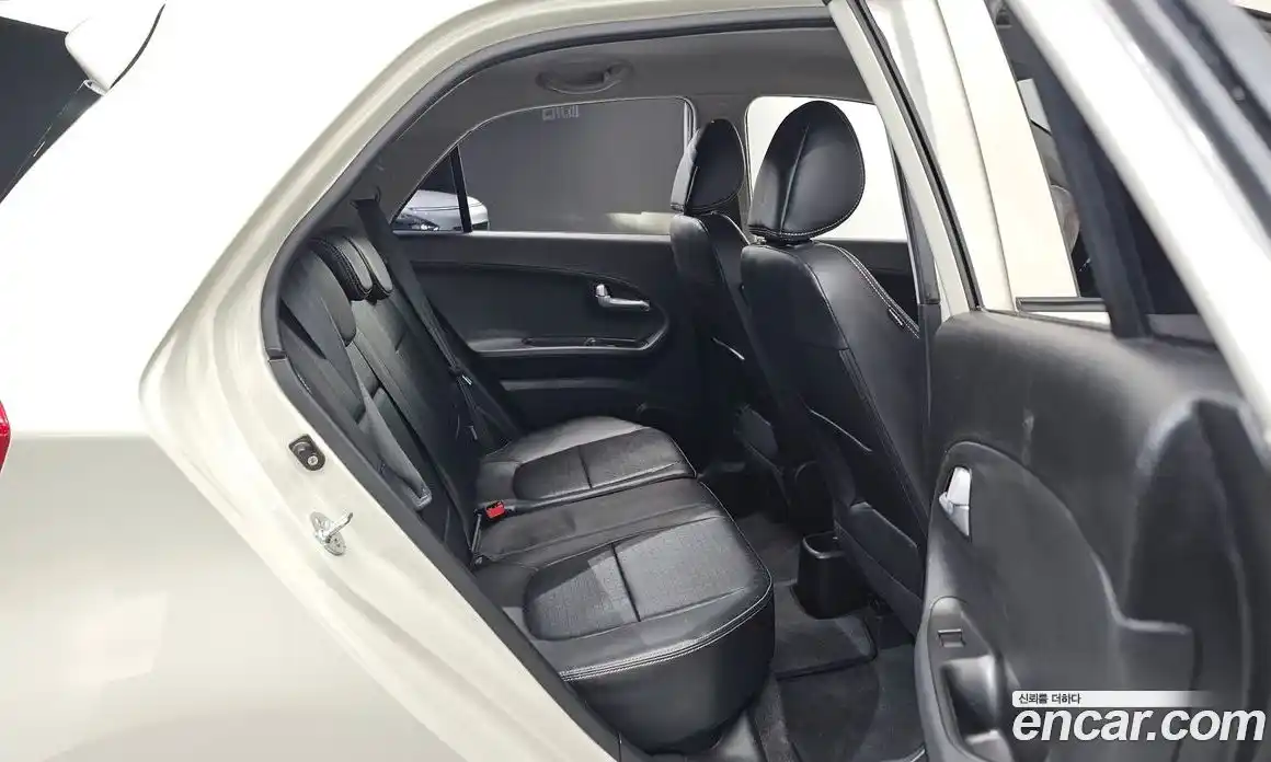 Kia Morning 2016 1.0 Автомат в Москве № 520033, фото 13