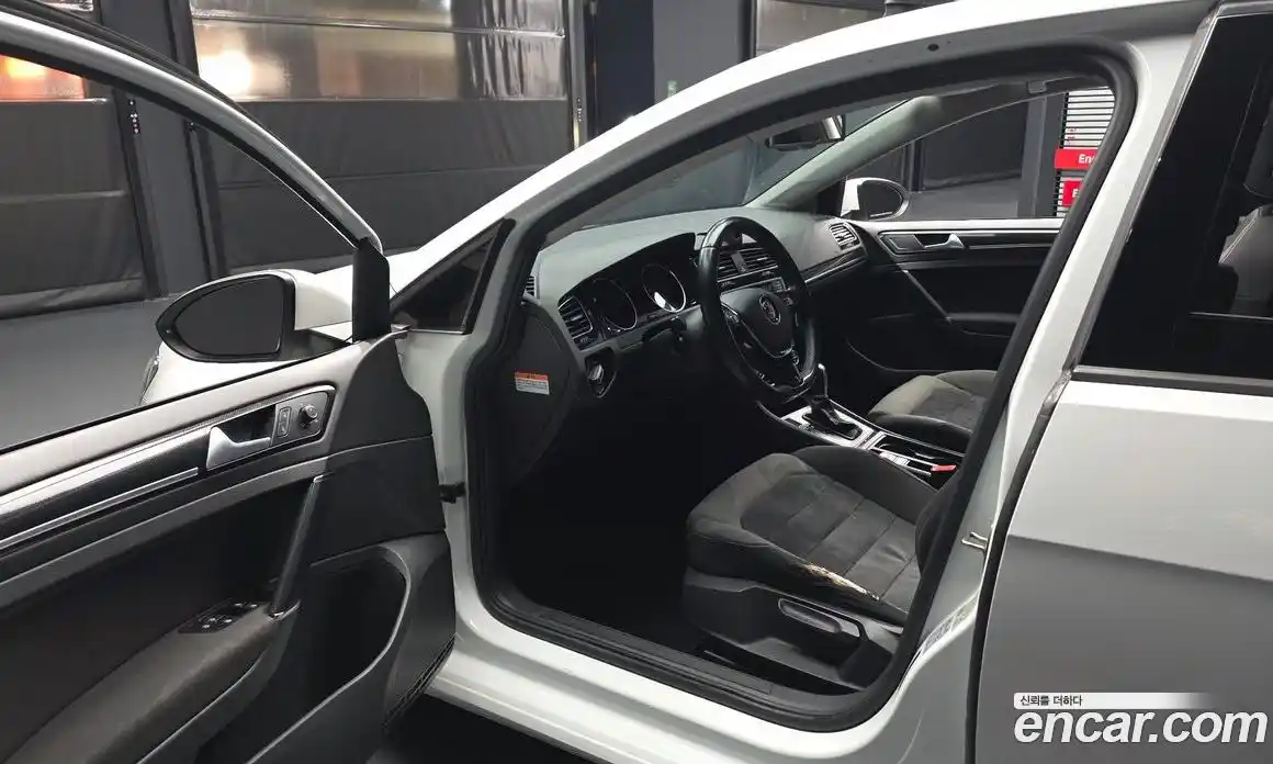 Volkswagen Golf 2016 2.0 Автомат в Москве № 520831, фото 10