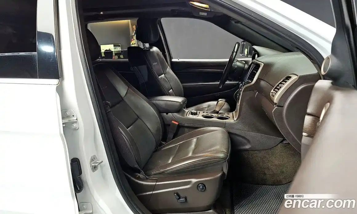 Jeep Cherokee 2016 3.0 Автомат в Москве № 522326, фото 10