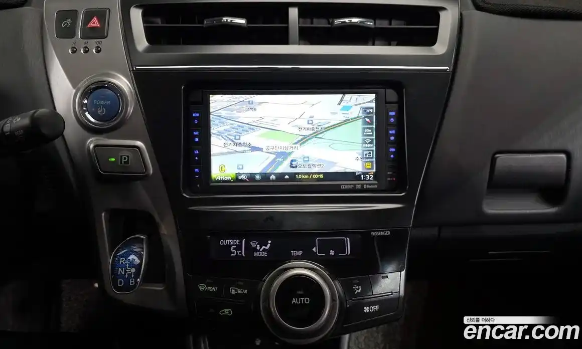 Toyota Prius 2015 1.8 Автомат в Москве № 524457, фото 14