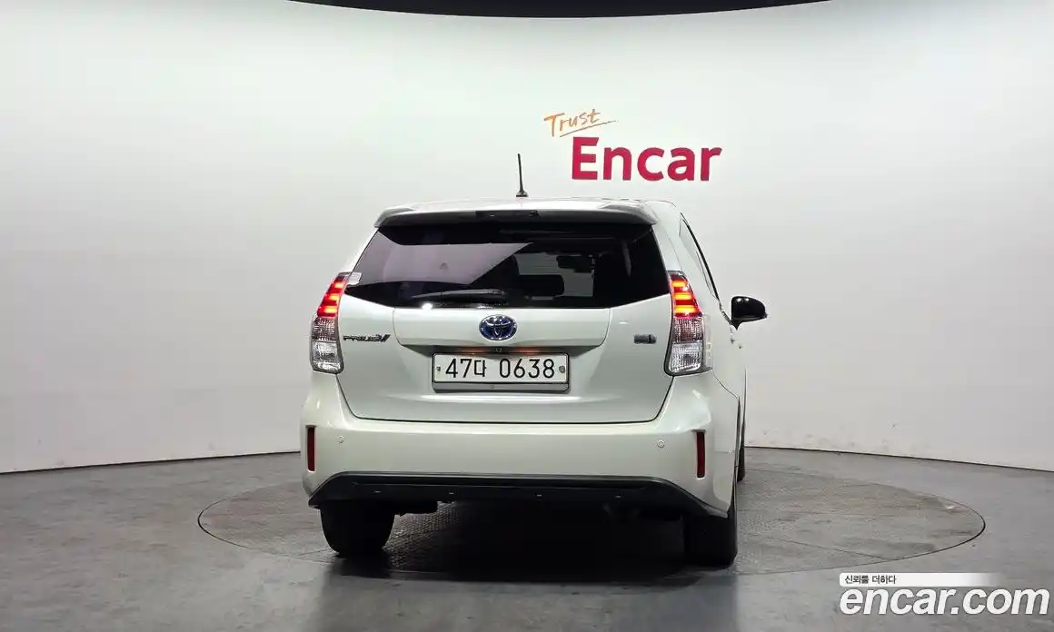 Toyota Prius 2015 1.8 Автомат в Москве № 524457, фото 4