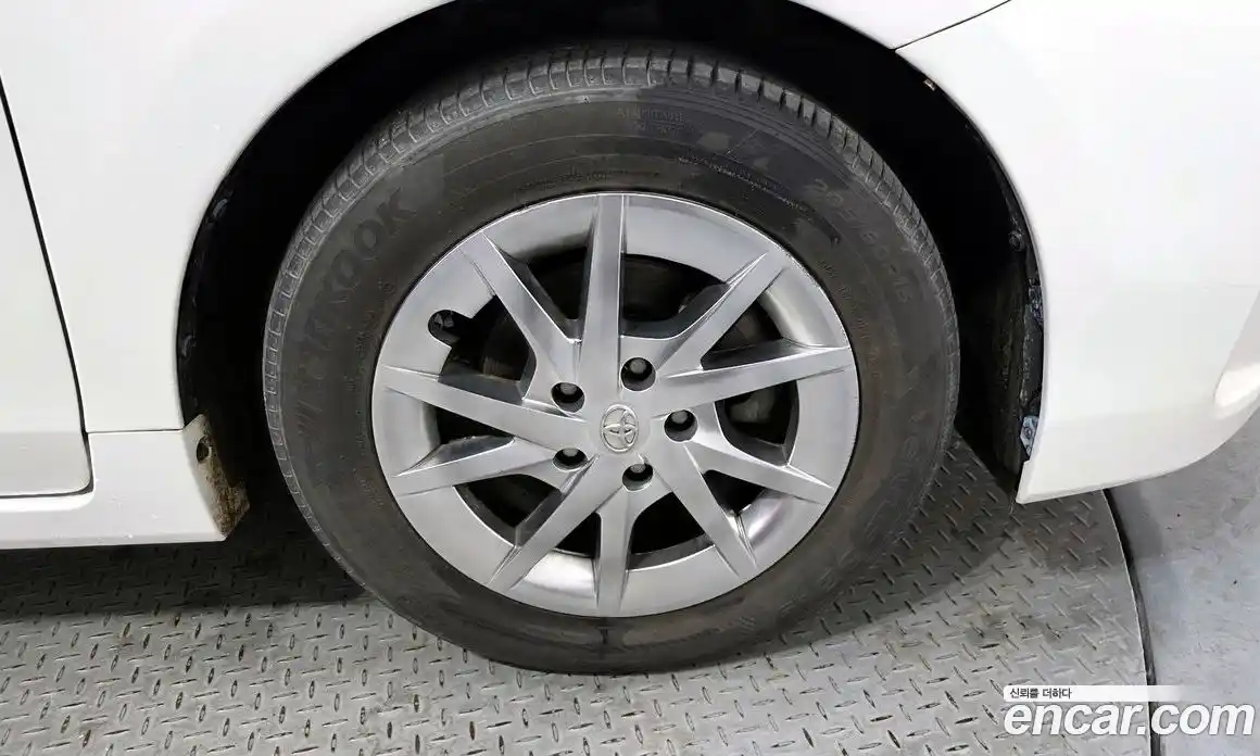 Toyota Prius 2015 1.8 Автомат в Москве № 524457, фото 5