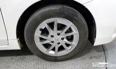 Toyota Prius 2015 1.8 Автомат в Москве № 524457, миниатюра 5