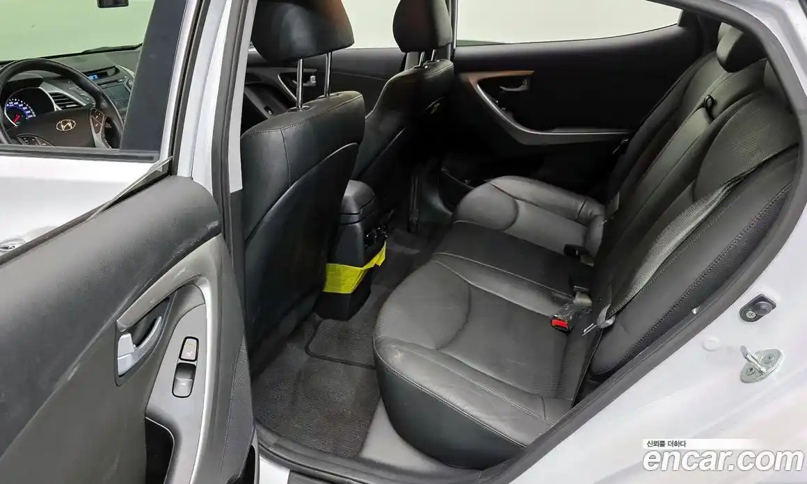 Hyundai Avante 2015 1.6 Автомат в Москве № 529867, фото 12