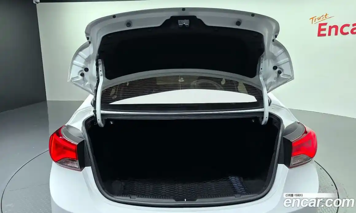 Hyundai Avante 2015 1.6 Автомат в Москве № 529867, фото 20