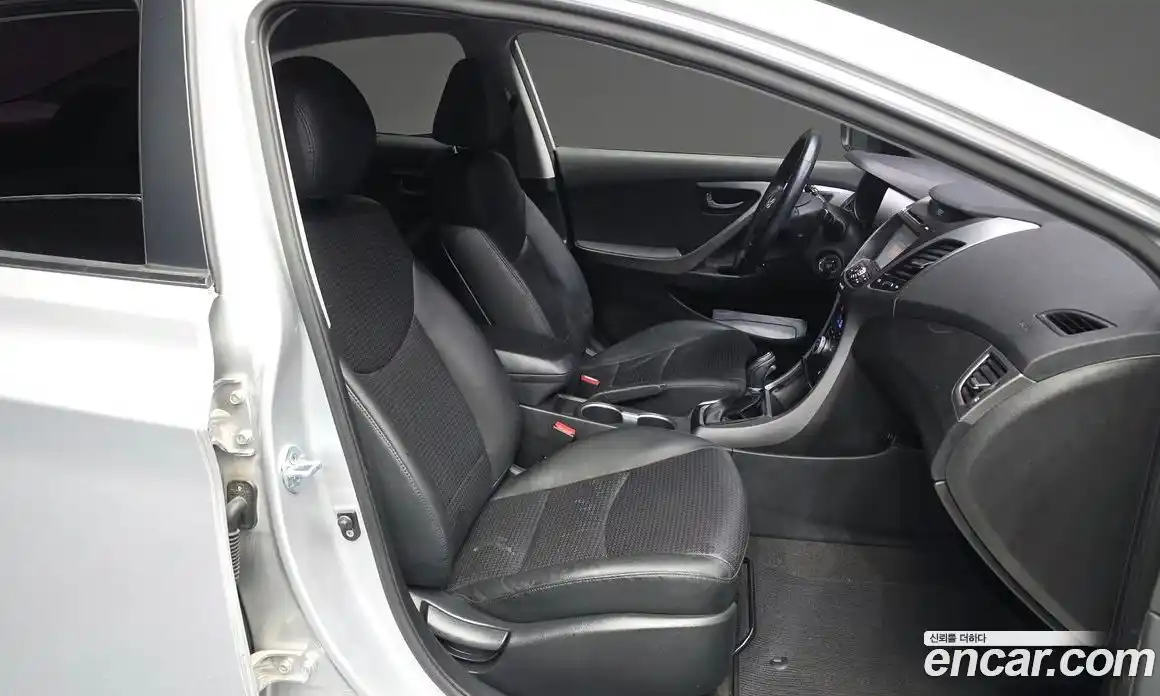 Hyundai Avante 2015 1.6 Автомат в Москве № 530516, фото 11