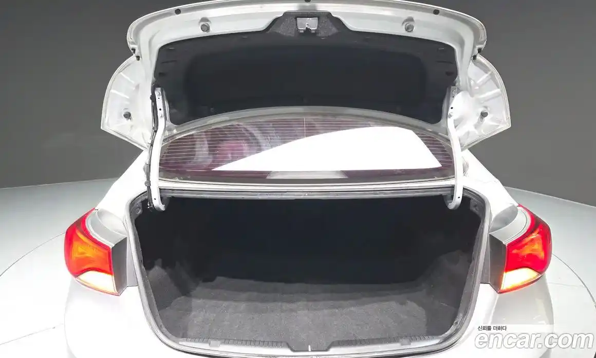 Hyundai Avante 2015 1.6 Автомат в Москве № 530516, фото 20