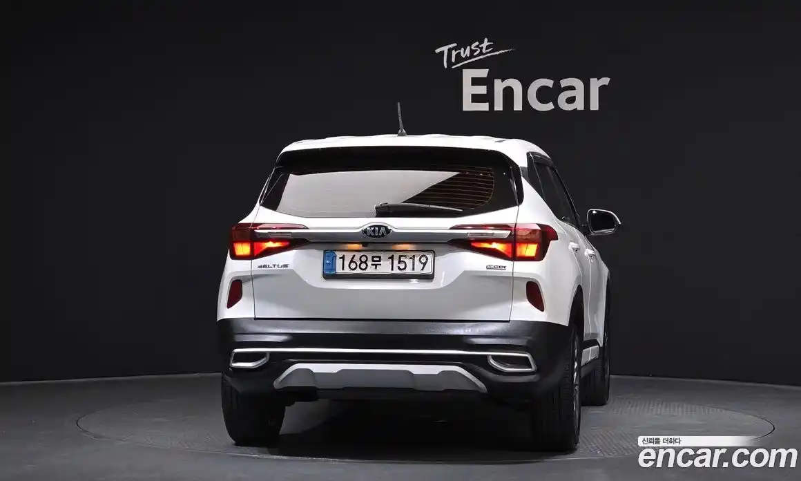 Kia Seltos 2021 1.6 Автомат в Москве № 533452, фото 4