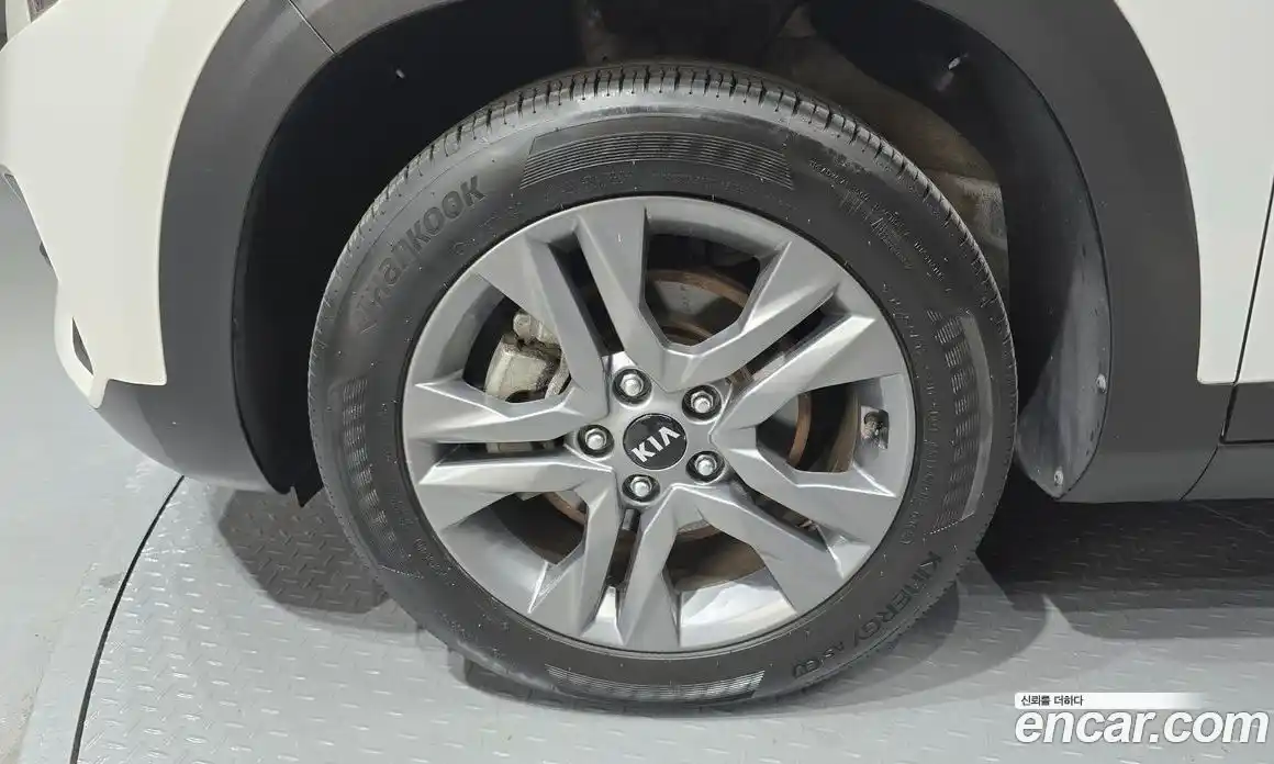 Kia Seltos 2021 1.6 Автомат в Москве № 533452, фото 5