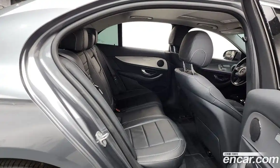 Mercedes-Benz E-Class 2017 2.0 Автомат в Москве № 542128, фото 12