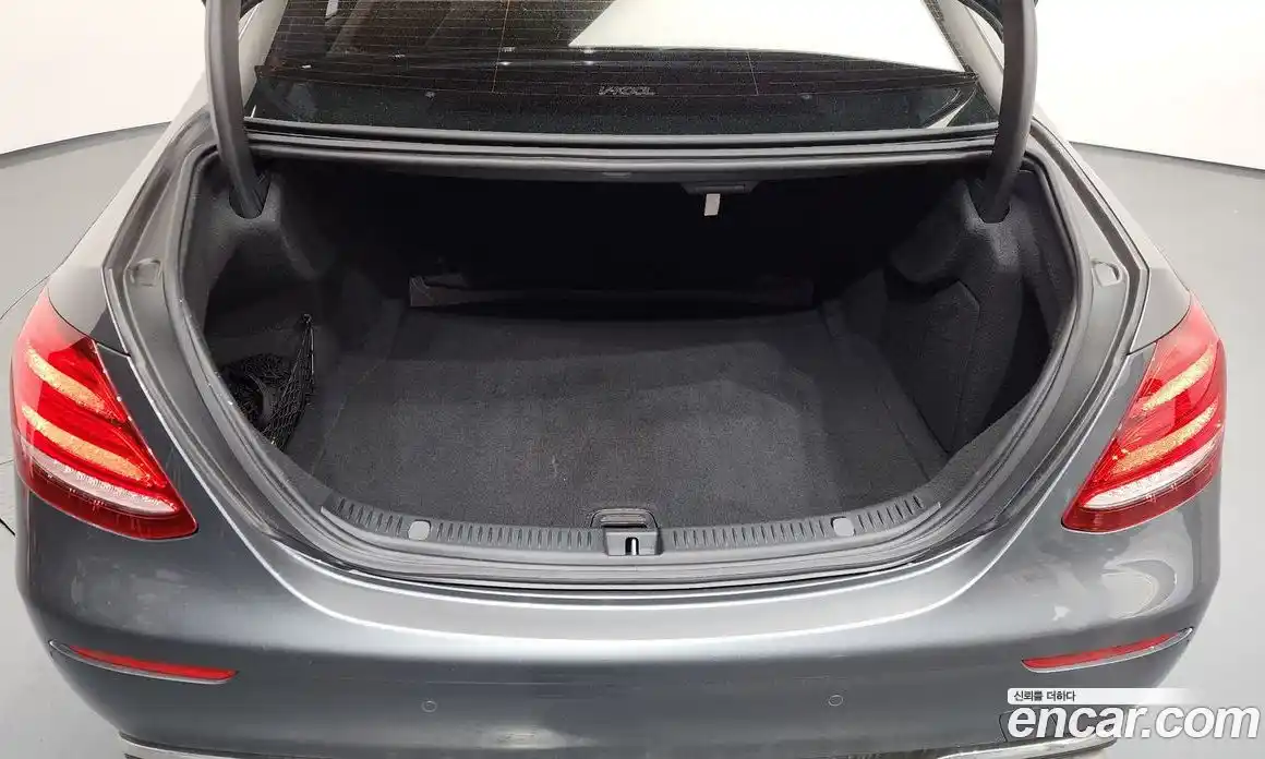 Mercedes-Benz E-Class 2017 2.0 Автомат в Москве № 542128, фото 20