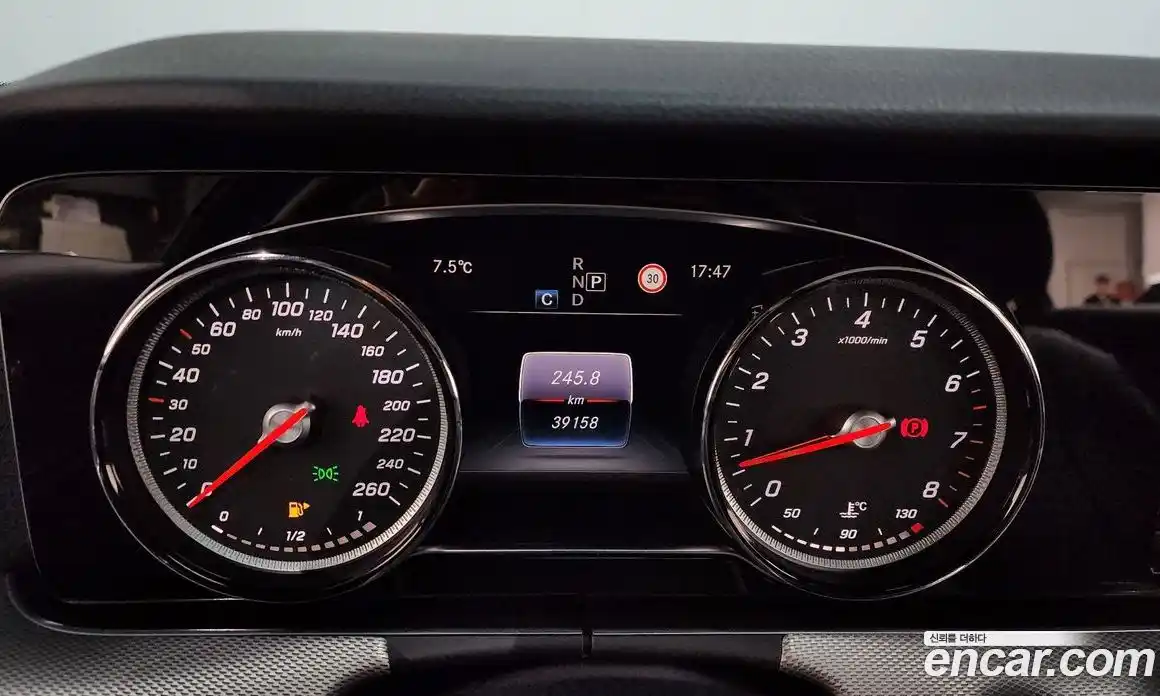 Mercedes-Benz E-Class 2017 2.0 Автомат в Москве № 542128, фото 8