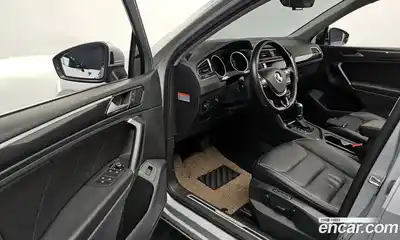 Volkswagen Tiguan 2018 2.0 Автомат в Москве № 547302, миниатюра 11