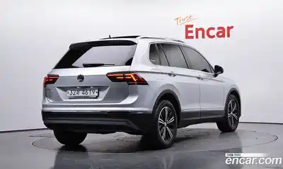 Volkswagen Tiguan 2018 2.0 Автомат в Москве № 547302, миниатюра 2