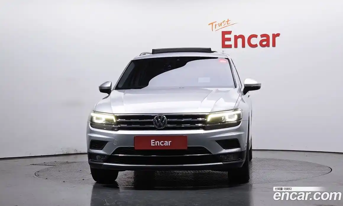 Volkswagen Tiguan 2018 2.0 Автомат в Москве № 547302, фото 3