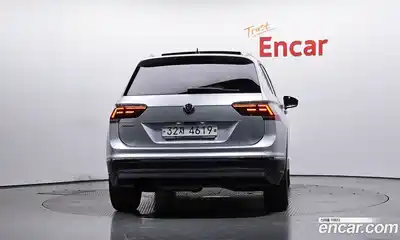 Volkswagen Tiguan 2018 2.0 Автомат в Москве № 547302, миниатюра 4