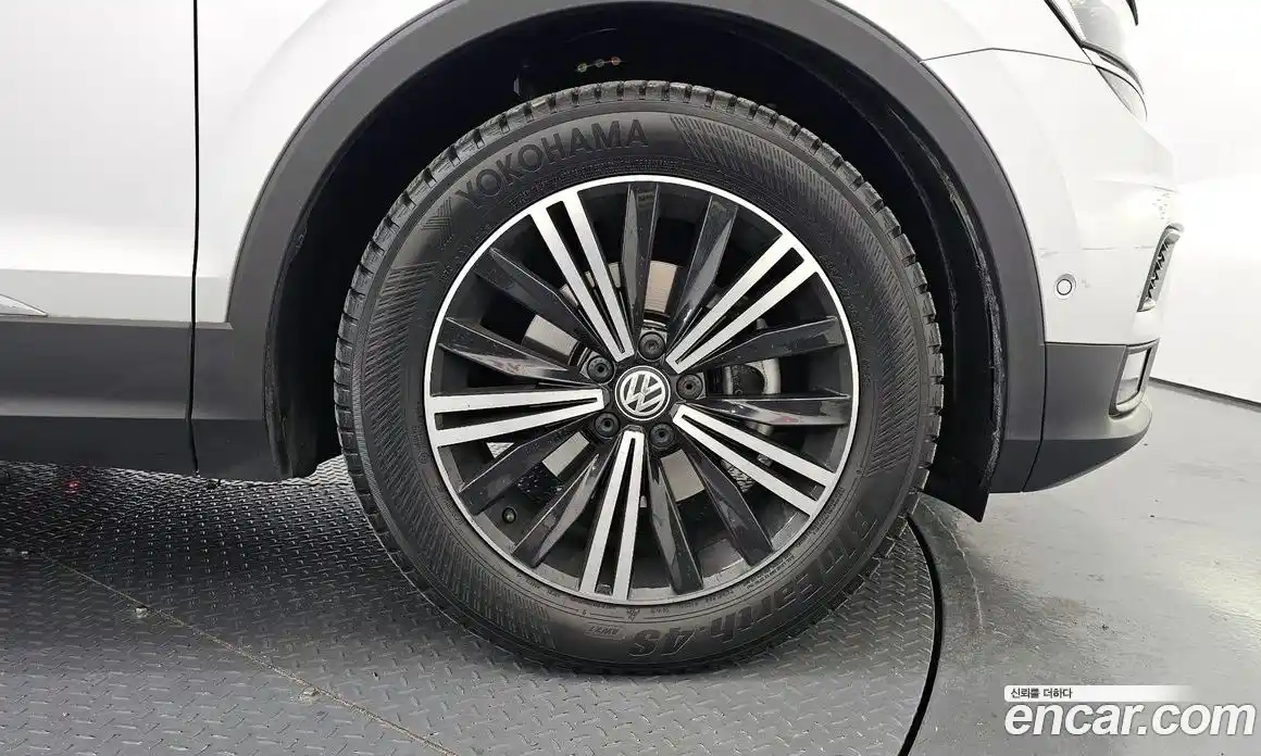 Volkswagen Tiguan 2018 2.0 Автомат в Москве № 547302, фото 5