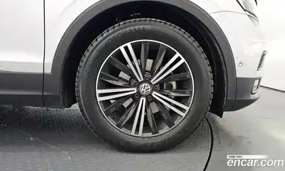 Volkswagen Tiguan 2018 2.0 Автомат в Москве № 547302, миниатюра 5