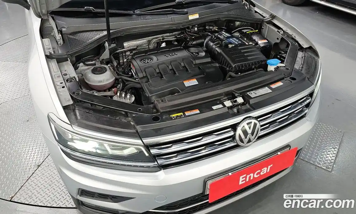Volkswagen Tiguan 2018 2.0 Автомат в Москве № 547302, фото 6