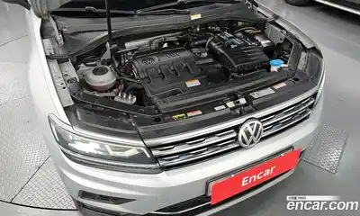 Volkswagen Tiguan 2018 2.0 Автомат в Москве № 547302, миниатюра 6
