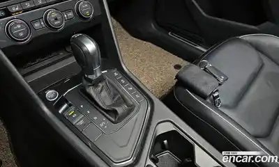 Volkswagen Tiguan 2018 2.0 Автомат в Москве № 547302, миниатюра 9