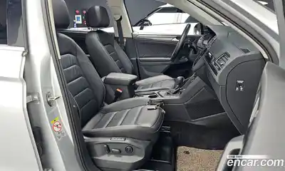 Volkswagen Tiguan 2018 2.0 Автомат в Москве № 547302, миниатюра 10