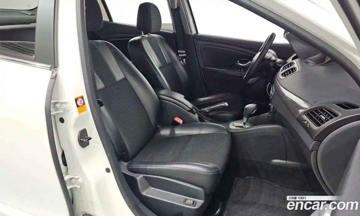 Renault SM3 2012 1.6 Автомат в Москве № 105980, фото 11