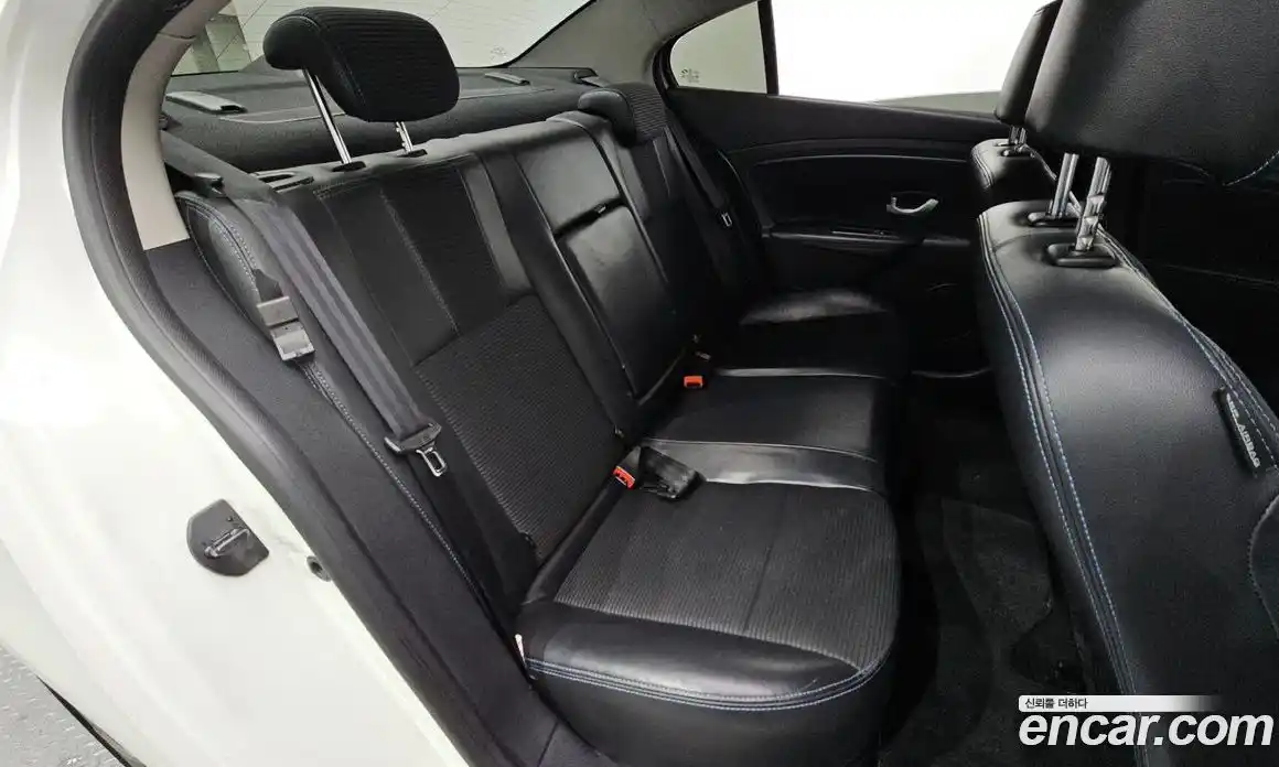 Renault SM3 2012 1.6 Автомат в Москве № 105980, фото 13