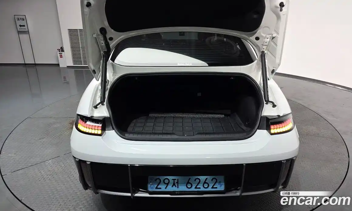 Hyundai Ioniq 6 2023 0.1 Автомат в Москве № 111957, фото 12