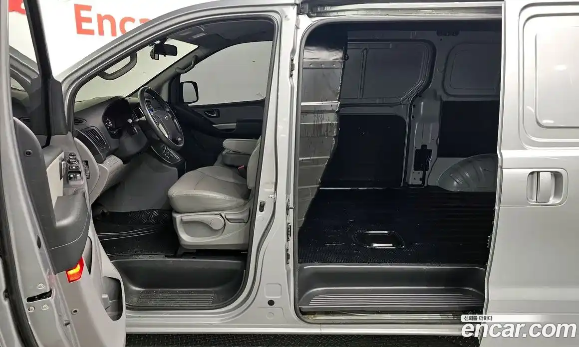 Hyundai Starex 2020 2.5 Автомат в Москве № 113464, фото 17