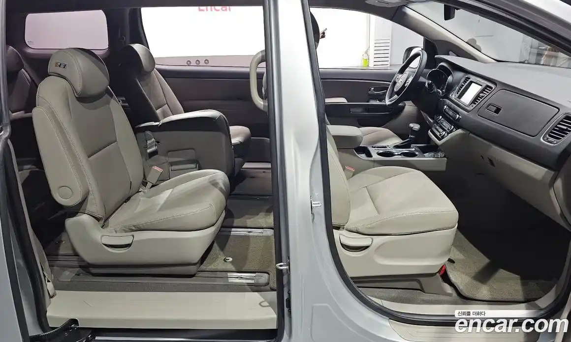 Kia Canival 2020 2.2 Автомат в Москве № 120607, фото 20