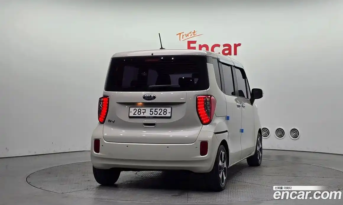 Kia Ray 2017 1.0 Автомат в Москве № 120776, фото 16