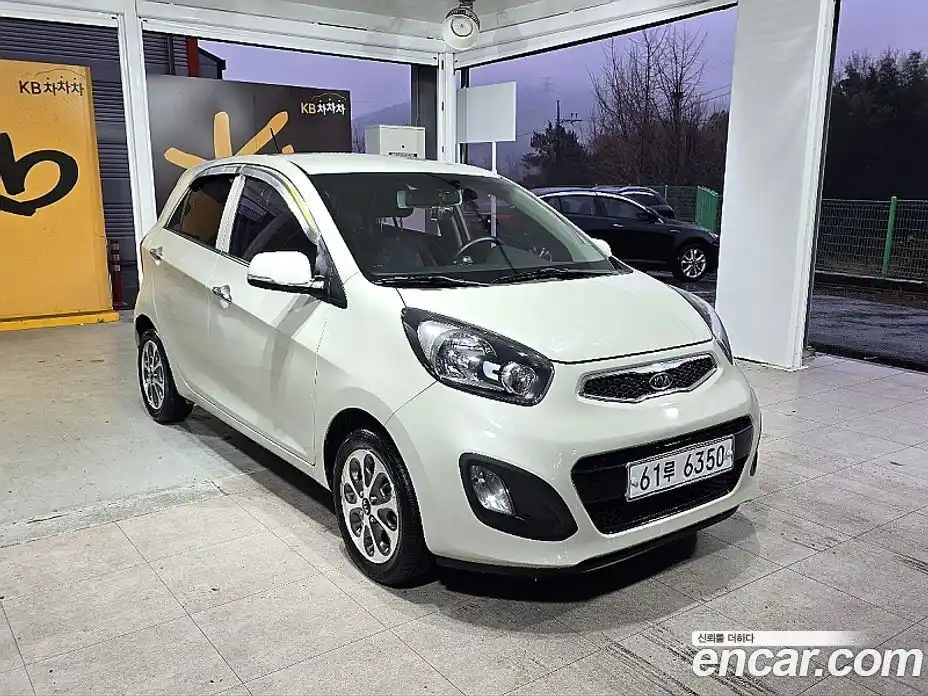 Kia Morning 2012 1.0 Автомат в Москве № 132582, фото 3