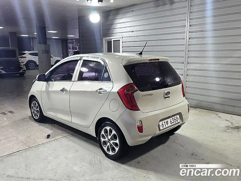 Kia Morning 2012 1.0 Автомат в Москве № 132582, фото 6