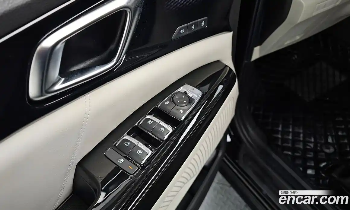 Kia Canival 2023 3.5 Автомат в Москве № 132708, фото 3