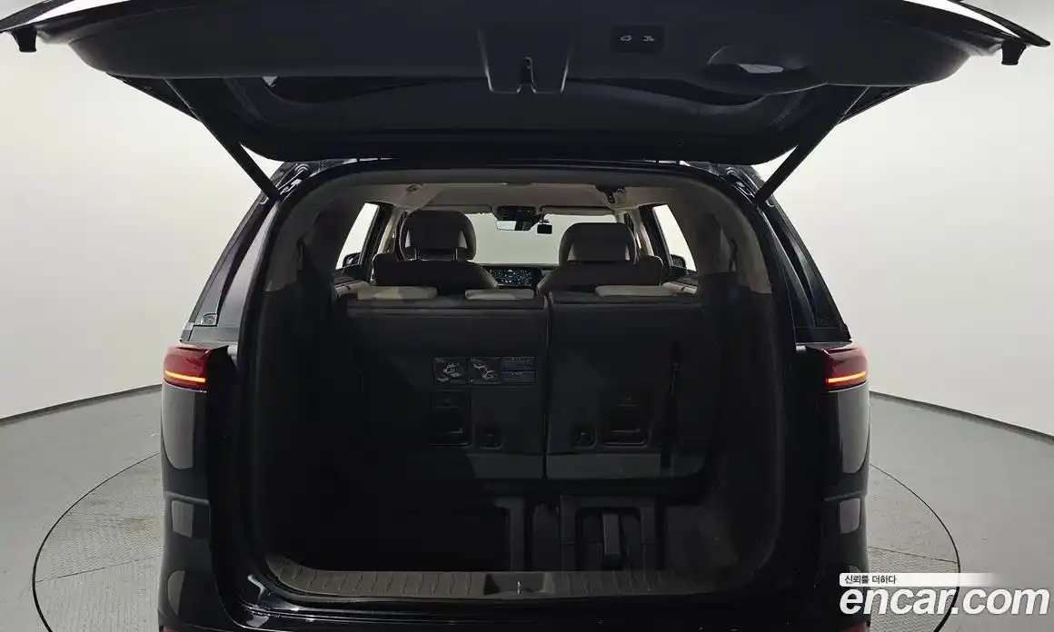 Kia Canival 2023 3.5 Автомат в Москве № 133552, фото 9