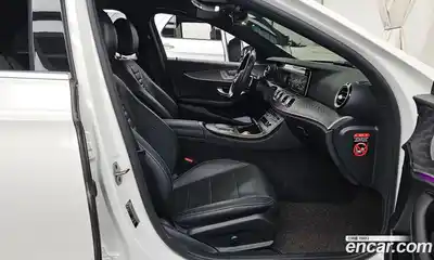 Mercedes-Benz E-Class 2022 2.0 Автомат в Москве № 142206, миниатюра 2