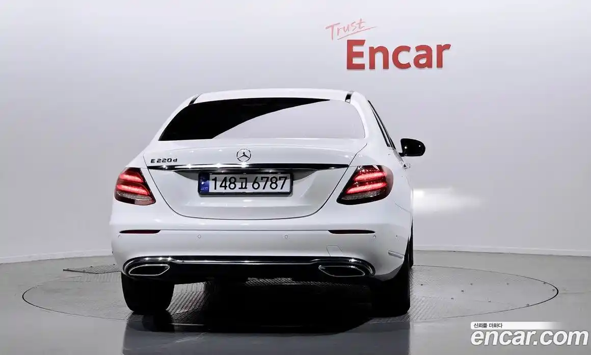 Mercedes-Benz E-Class 2017 1.9 Автомат в Москве № 142365, фото 4