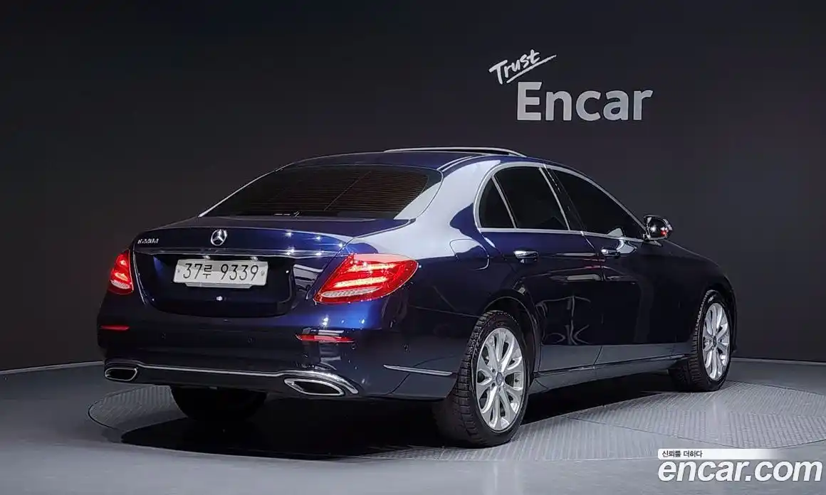 Mercedes-Benz E-Class 2017 1.9 Автомат в Москве № 142808, фото 13